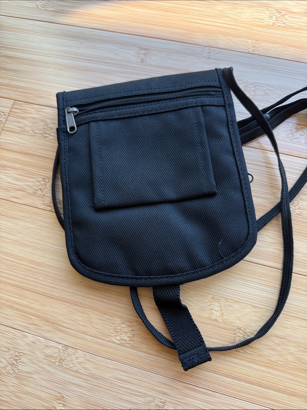Eagle Creek black hidden crossbody travel pouch passport protection belt bag - Picture 4 of 4
